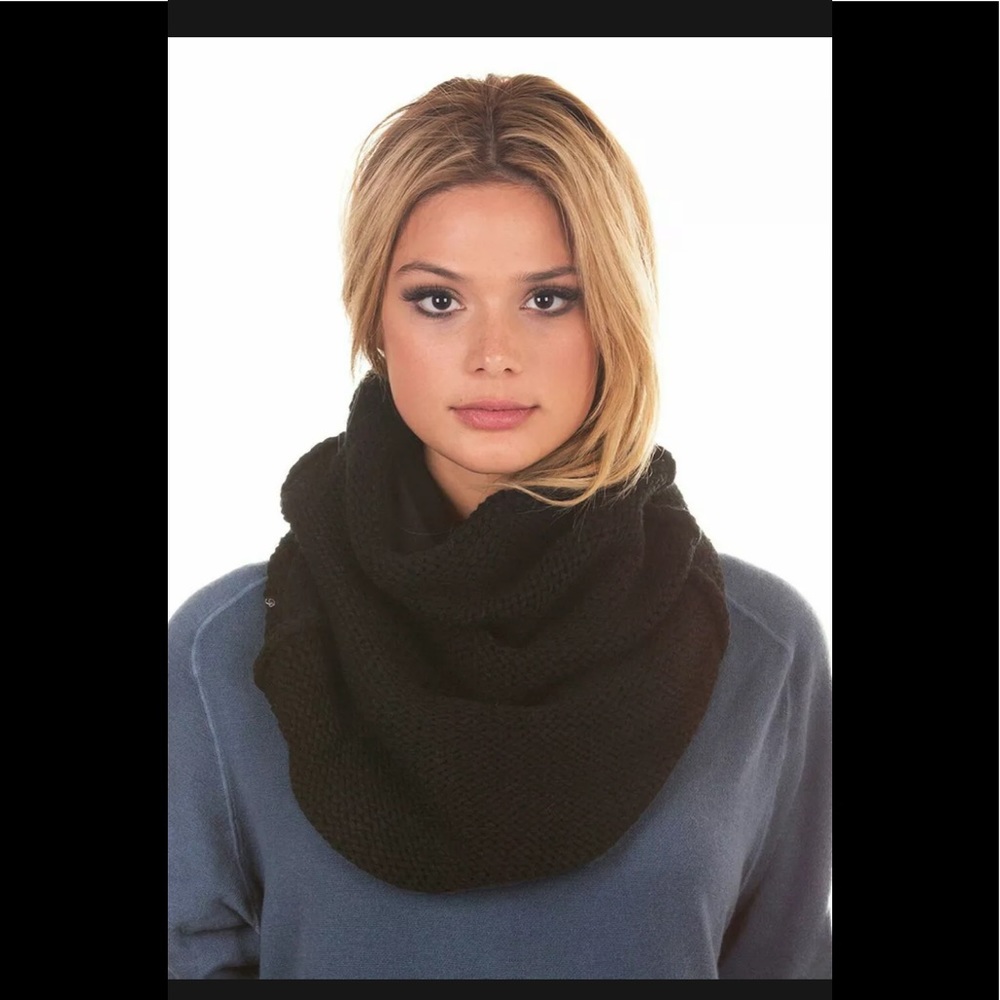 NWT ✨PLUSH Fleece lined Neck Scarf